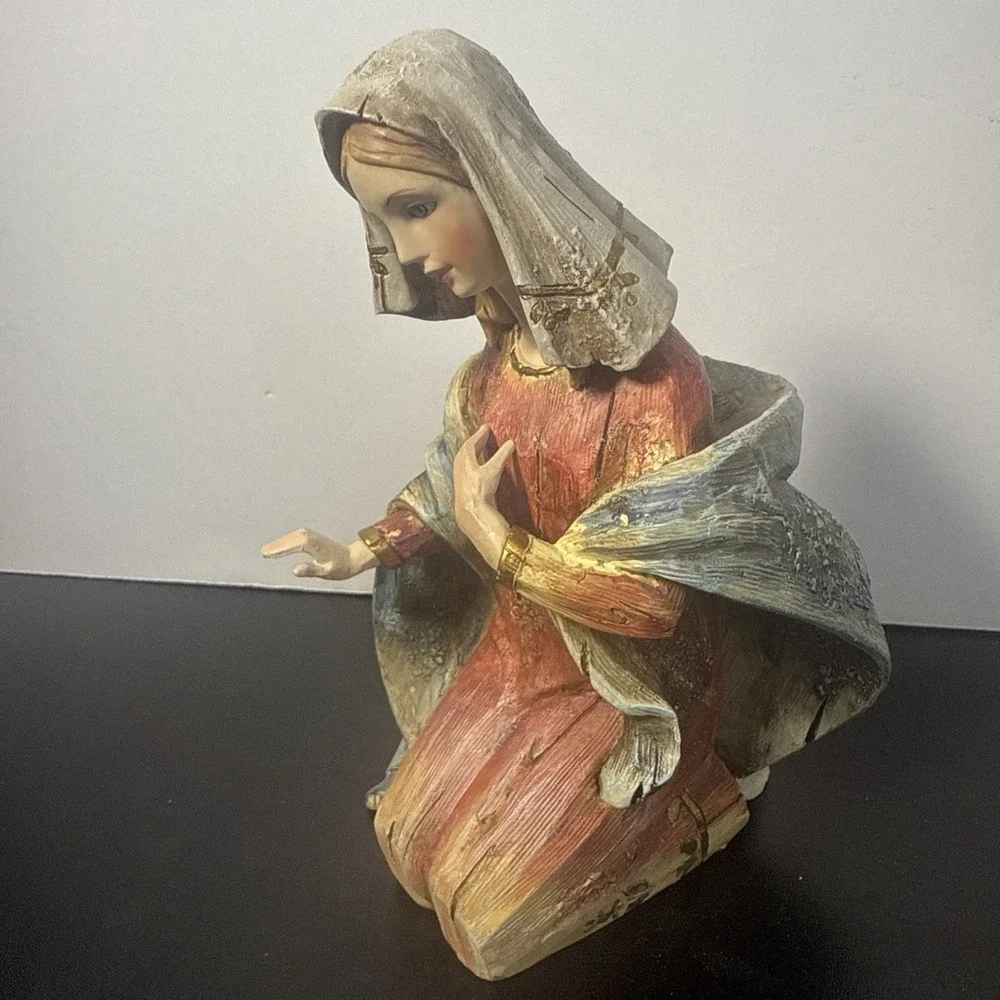 Vintage Mary‎ Kneeling Nativity Figurine Christmas